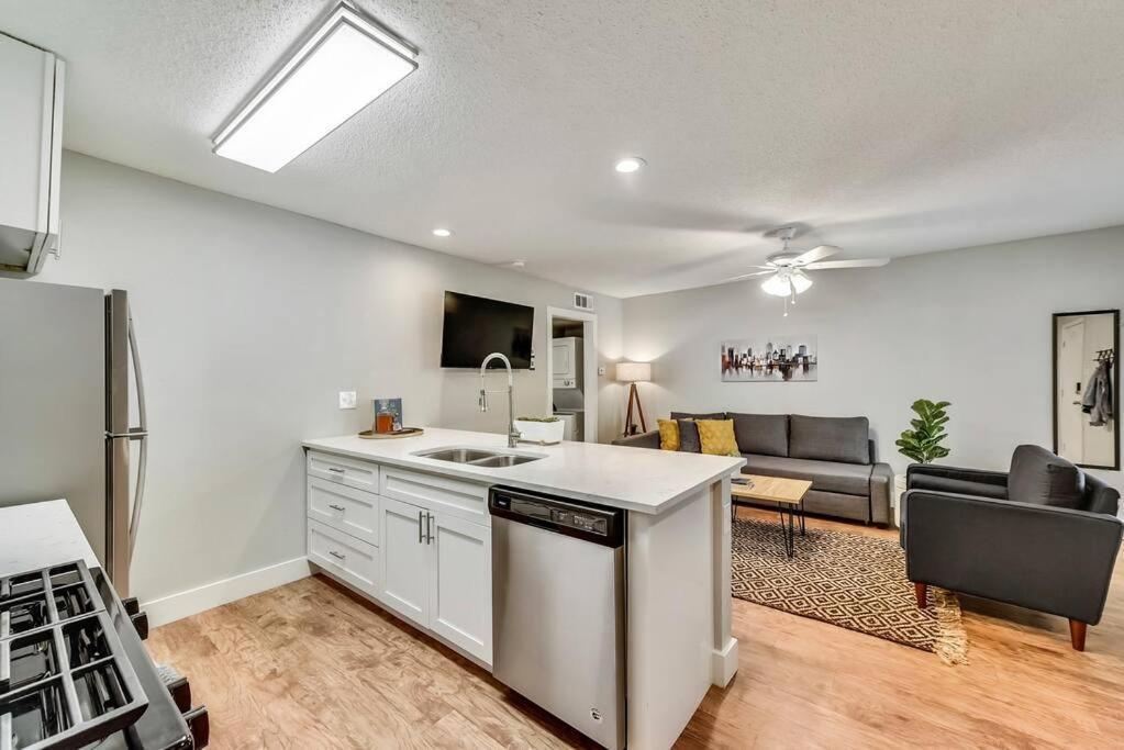Hello Gorgeous Flat Near Downtown! Lejlighed Dallas Eksteriør billede