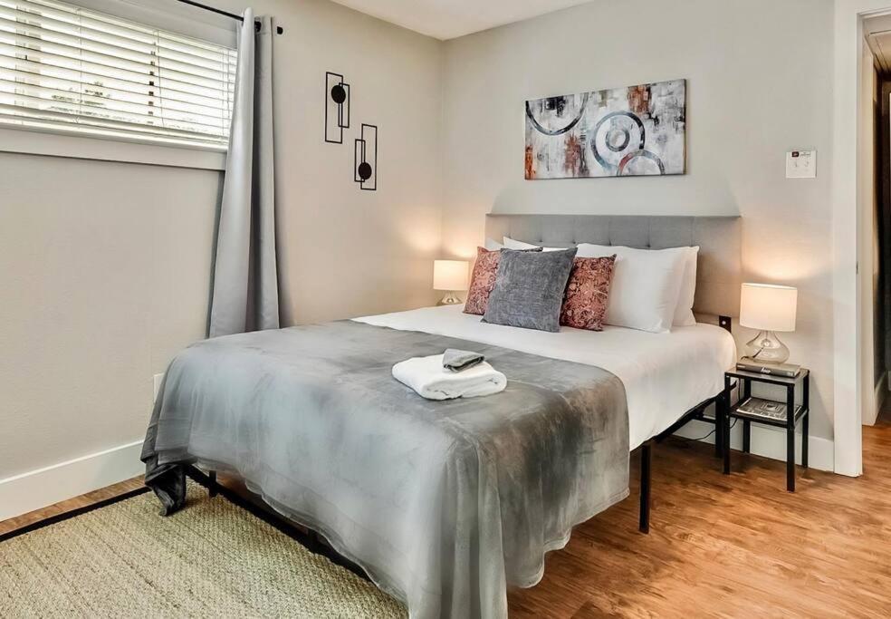 Hello Gorgeous Flat Near Downtown! Lejlighed Dallas Eksteriør billede