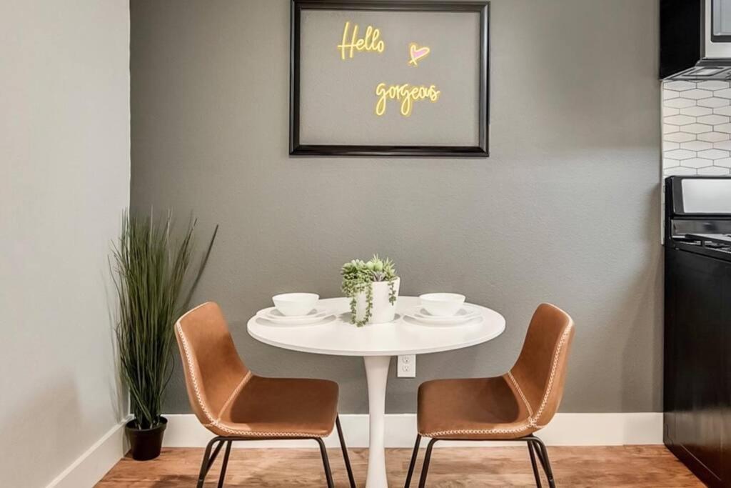 Hello Gorgeous Flat Near Downtown! Lejlighed Dallas Eksteriør billede
