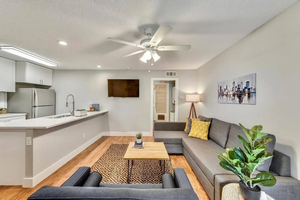Hello Gorgeous Flat Near Downtown! Lejlighed Dallas Eksteriør billede